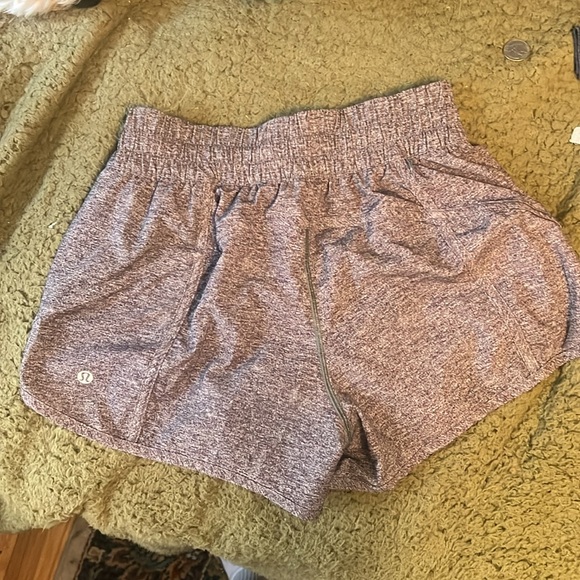 Grey Lululemon shorts size 6 work only a few times! - Picture 3 of 3